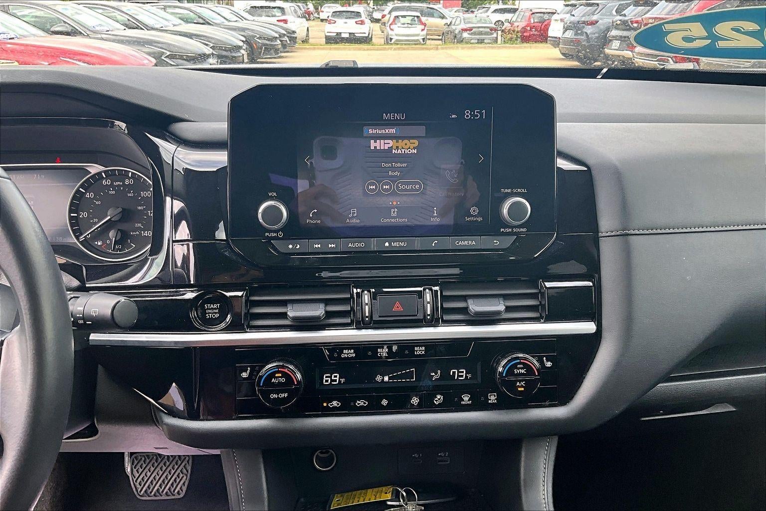 2025 Nissan Pathfinder SV