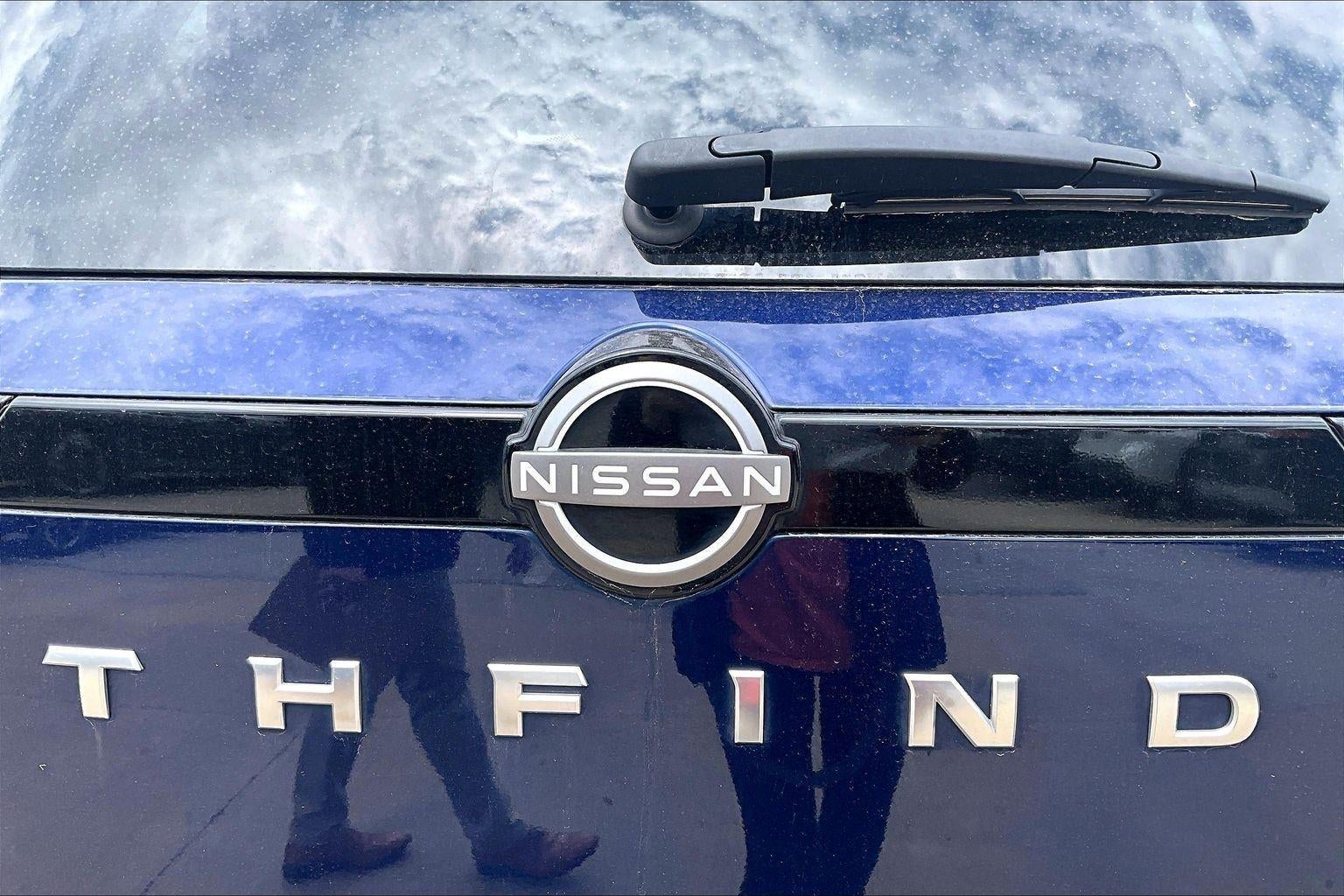 2025 Nissan Pathfinder SV