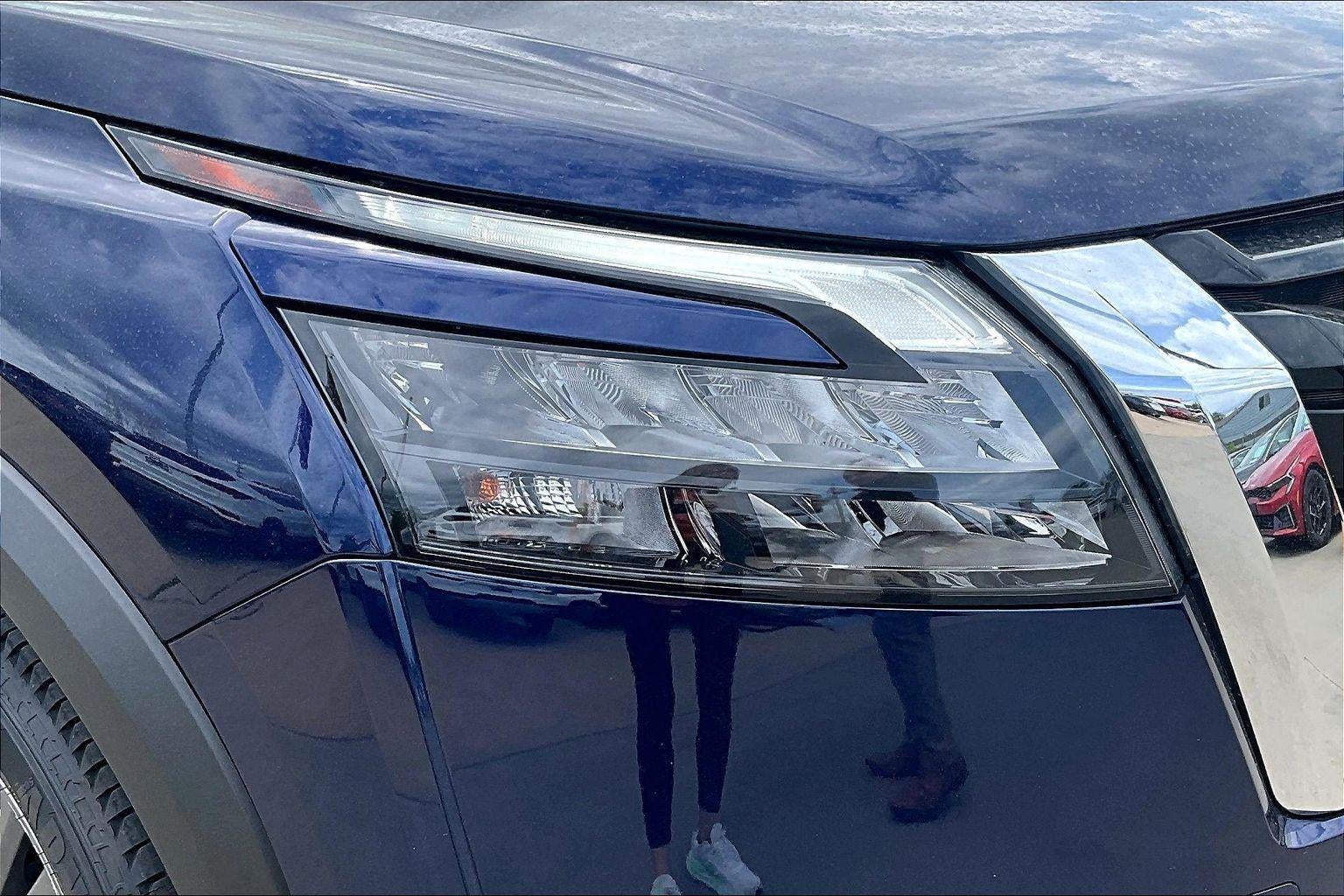2025 Nissan Pathfinder SV