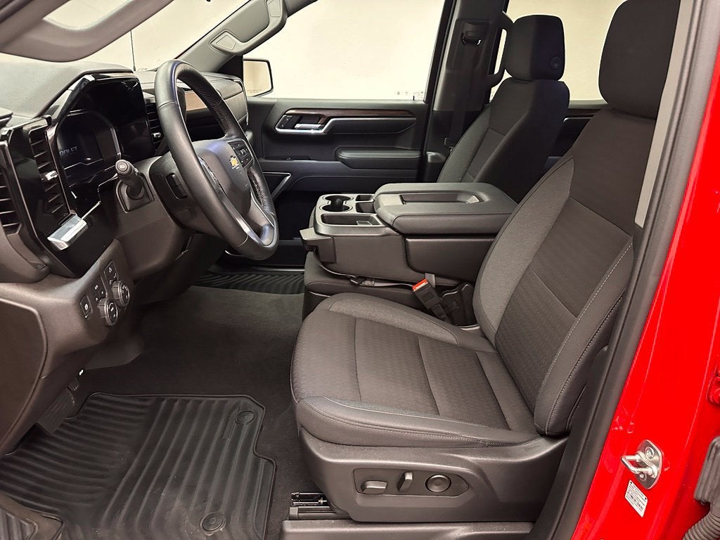 2025 Chevrolet Silverado 1500 LT (2FL)